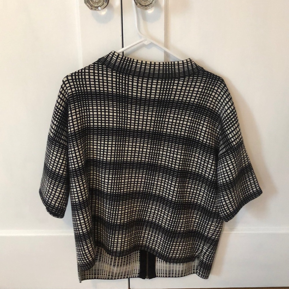 FRENCH CONNECTION BLACK AND WHITE SHORT SLEEVE TOP